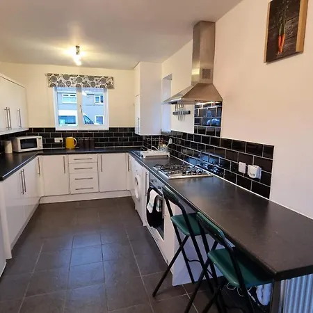 Holiday home Woodland House By Cliftonvalley *