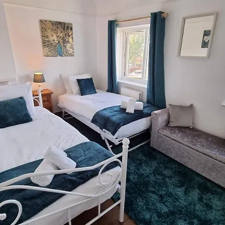 Holiday home Woodland House By Cliftonvalley Bristol