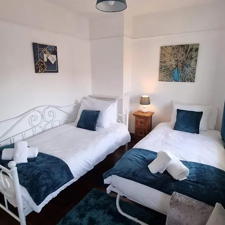 Woodland House By Cliftonvalley Holiday home