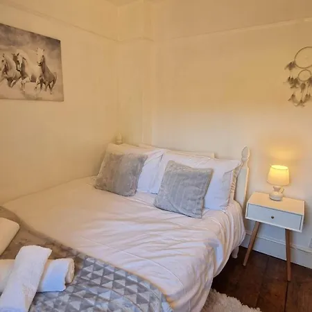 Woodland House By Cliftonvalley Holiday home