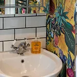 Holiday home Woodland House By Cliftonvalley Bristol