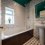 Woodland House By Cliftonvalley Holiday home Bristol