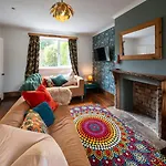 Holiday home Woodland House By Cliftonvalley *