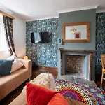 Holiday home Woodland House By Cliftonvalley Bristol