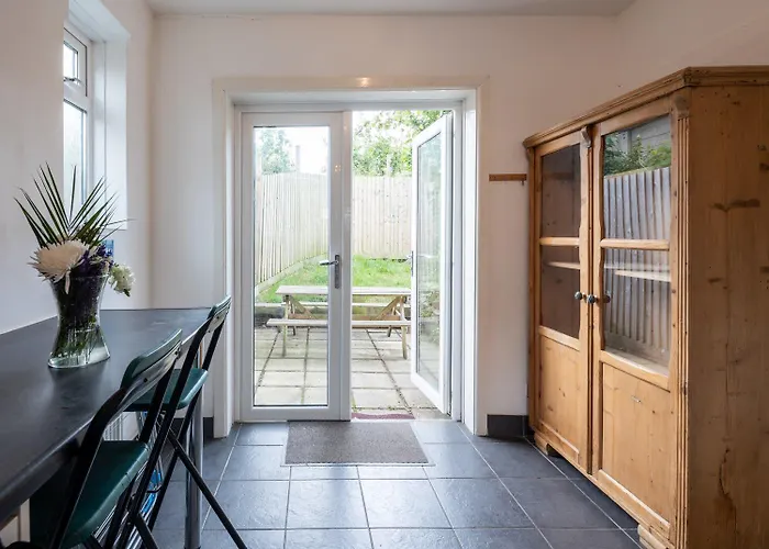 Будинок відпочинку Woodland House By Cliftonvalley *