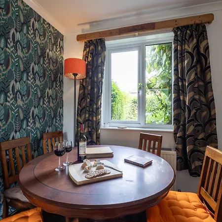 Woodland House By Cliftonvalley Holiday home *