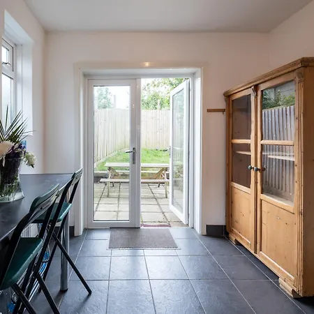 Holiday home Woodland House By Cliftonvalley *