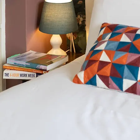 Woodland House By Cliftonvalley Holiday home *