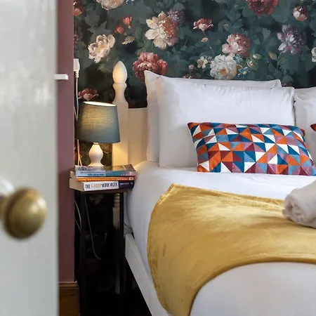 Holiday home Woodland House By Cliftonvalley Bristol