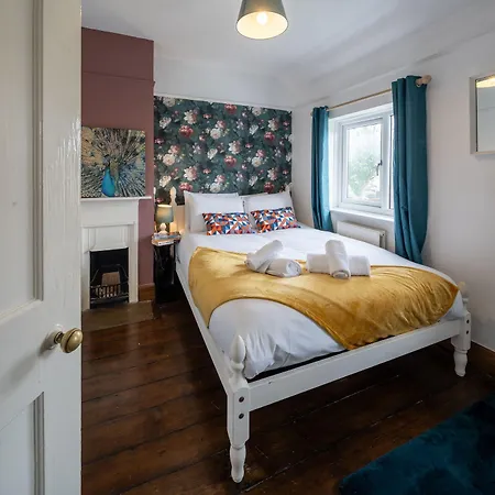 Woodland House By Cliftonvalley Holiday home